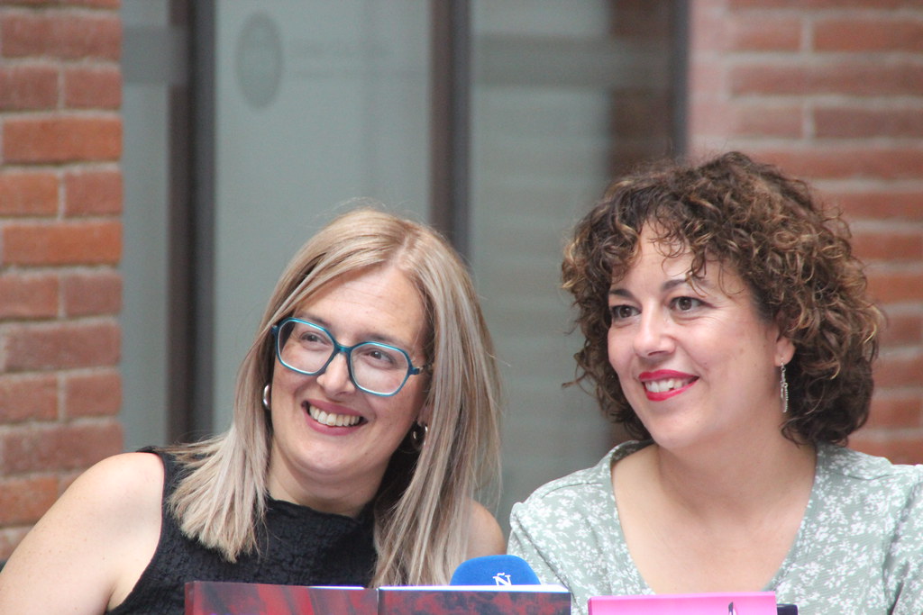 FOTOGRAFÍA. SABADELL (BARCELONA) ESPAÑA, 10 DE JUNIO DE 2023. Asociación Entre Libros y Letras presenta novelas de sus asociadas Tania Rodríguez y Shelly kengar. Ñ Pueblo (26)