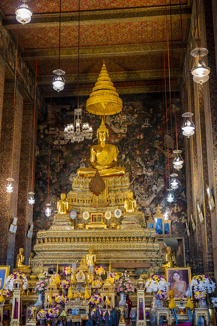 Buddha statue at Wat Phra Chetuphon Wimon Mangkhalaram Rajwaramahawihan (Wat Pho) in Bangkok, Thailand