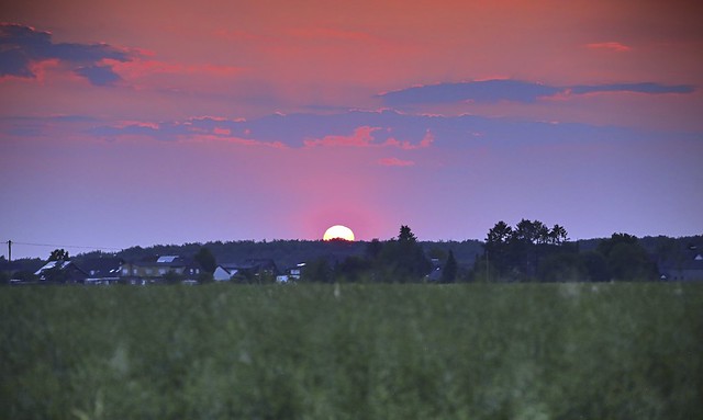Ein spektakulärer  Sonnenuntergang  über Niederheid