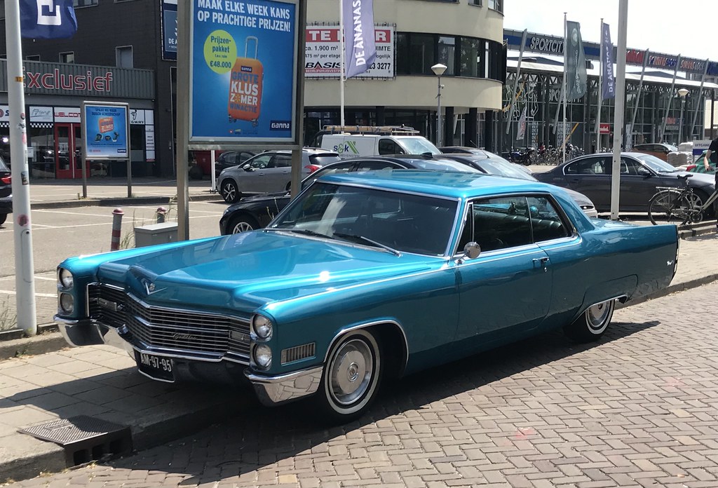 AM9795: Cadillac Coupe Deville asobak