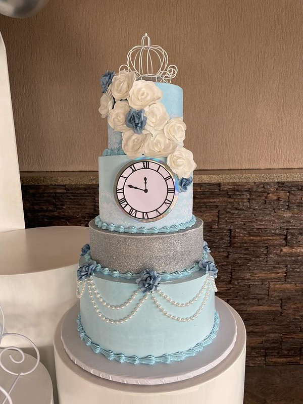 Cake by Rossy's Cakes