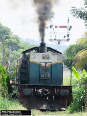 W3 673 Depaturing from Kandy with Matale bound passenger train (No 2019 Kandy-Matale) 27.05.2023