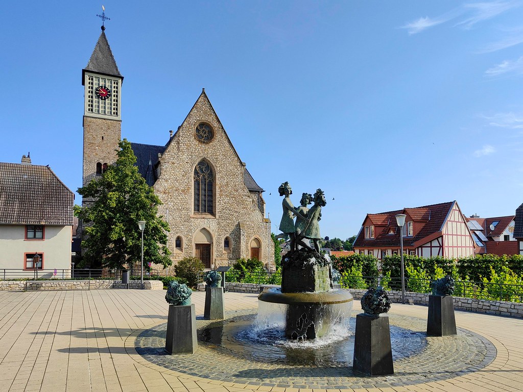 Drei-Grazien-Brunnen auf dem Lindenplatz in Zornheim - 10. Bloggerwandern Rheinland-Pfalz