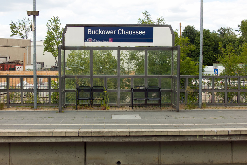 Berlin S-Bahnhof Buckower Chaussee 13.6.2023 Bank lange Zeit nicht benutzt
