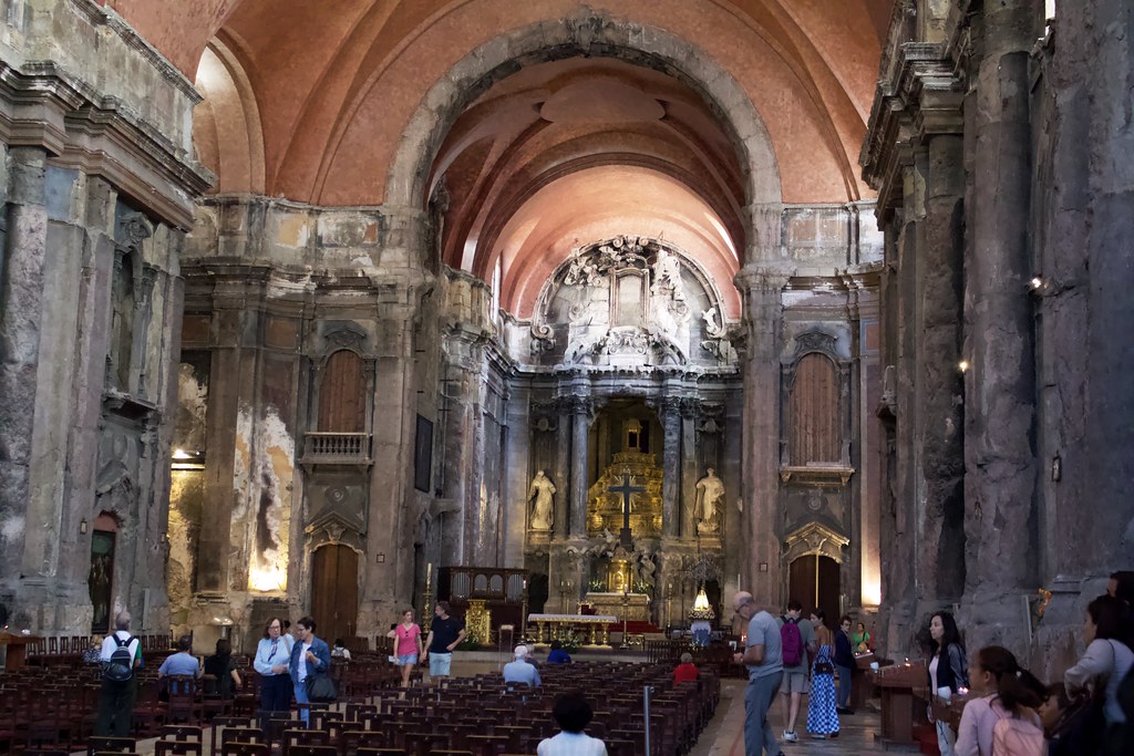 Interior iglesia Sao Domingo en Lisboa