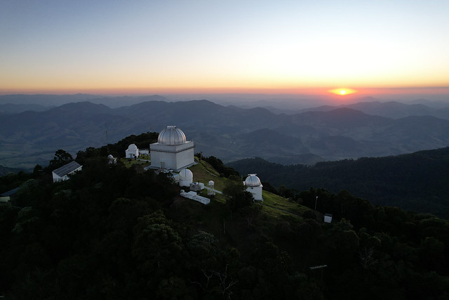 O Cair da Noite no Observatório do Pico dos Dias.