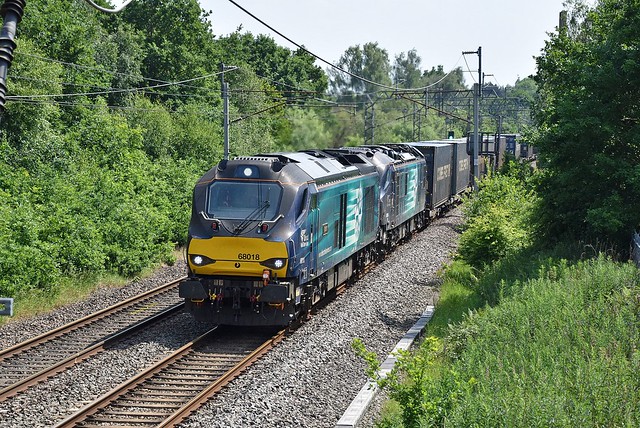 68018 and 88006 haul 4S44 through Wigan Boars Head