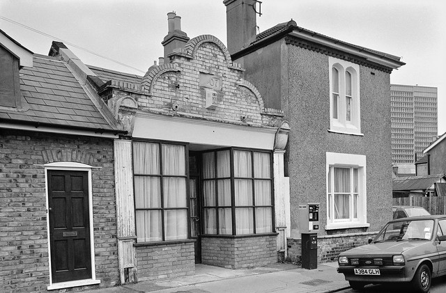 Southbridge Rd, Croydon, 1993, 93-3c-33