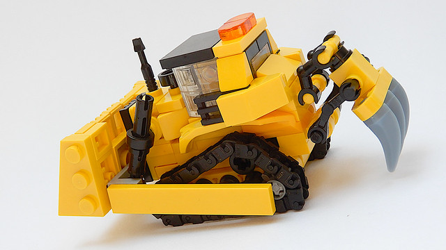 Small Lego Bulldozer Caterpillar D9 (MOC - 4K)