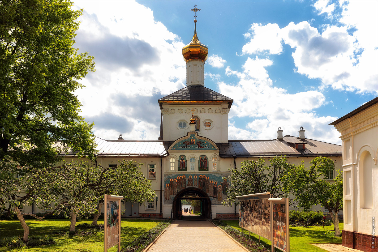 Святые ворота, Толгский монастырь, Россия