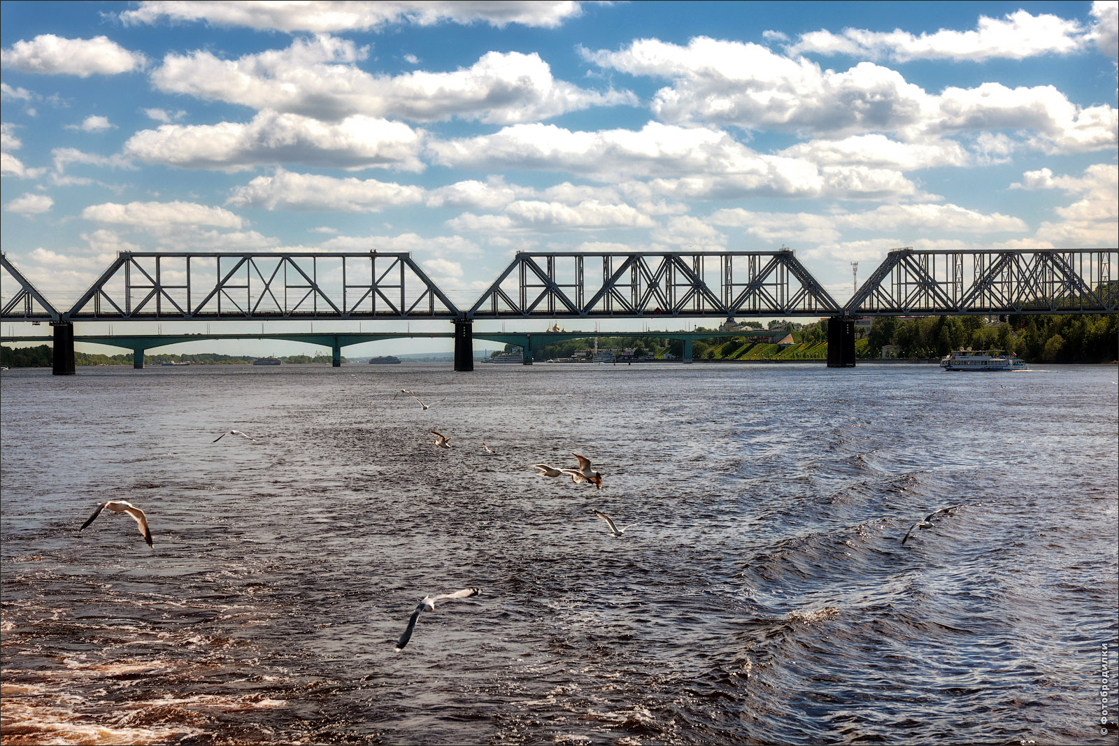 Автомобильный и железнодорожный мосты через Волгу, Ярославль, Россия