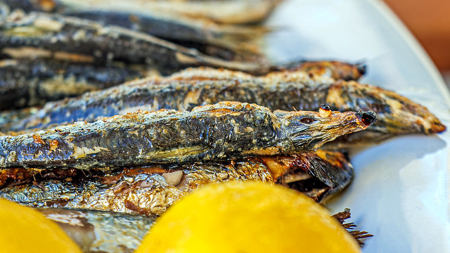 Close Up - Freshly Grilled Sardines (Cafe Romeiko - Limnos - Greece)  (Panasonic DC-S1 & Sigma 90mm f2.8 Prime)