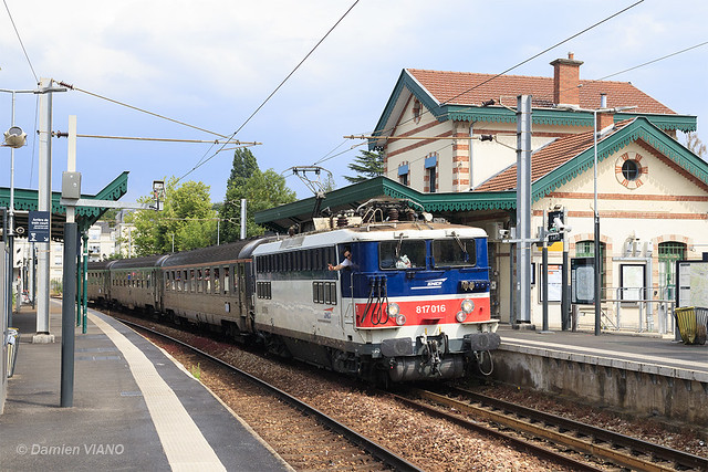 Passage à Louveciennes d'un train historique en BB 17000