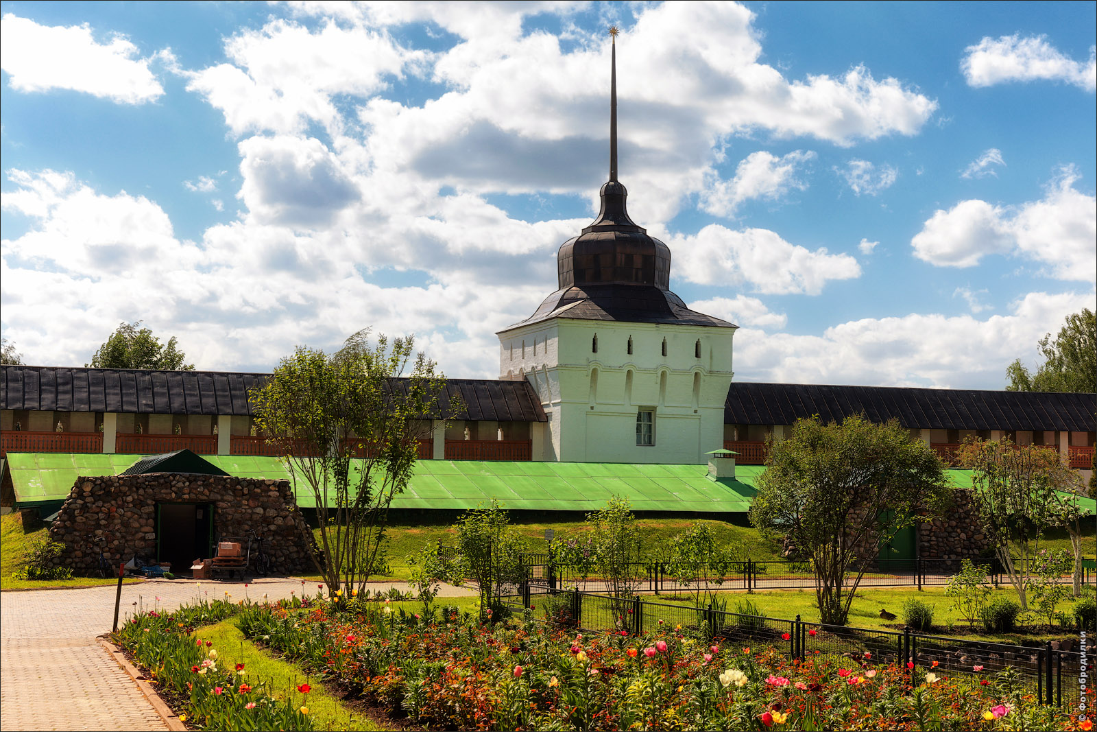Западная башня, Толгский монастырь, Россия