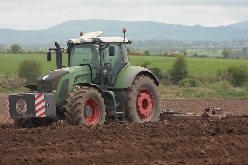 Fendt 936 Vario Tractor with a Scanstone Ridge Former | Flickr