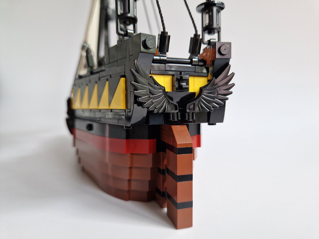 The Raven Claw ship MOC by Edge of Bricks_5