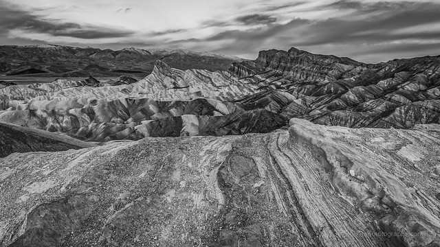 Leading Lines in the Badlands