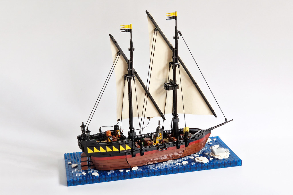 The Raven Claw ship MOC by Edge of Bricks