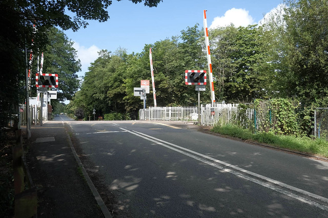 level crossing, rufford station
