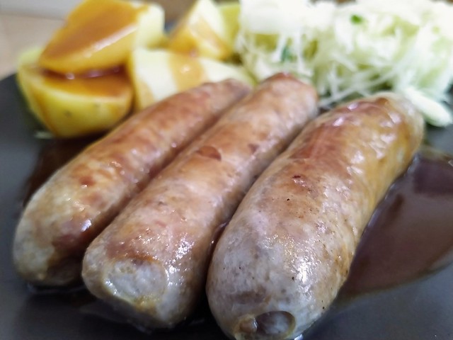 Fried sausages with potatoes, brown sauce and cole slaw