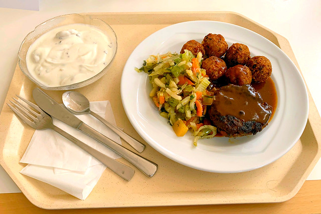 12 - Lamb meatball with port sauce, vegetable potato balls & root vegetables / Lammfrikadelle mit Portweinjus, Gemüsekartoffelbällchen & Wurzelgemüse