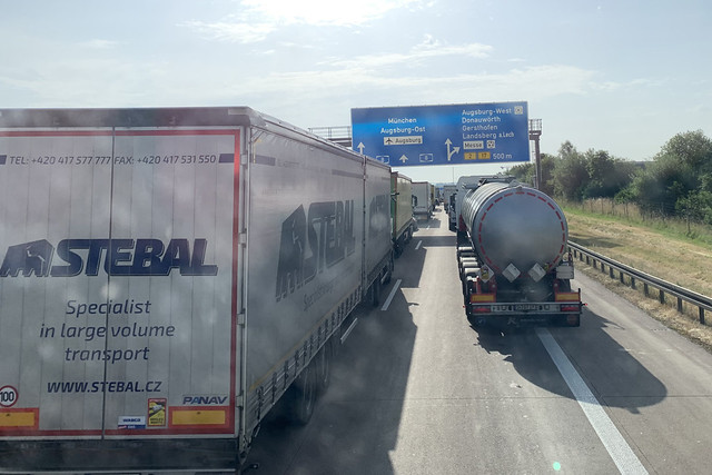 22 - Traffic jam before Augsburg / Stau vor Augsburg