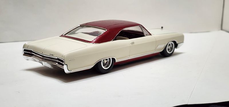 1966 Buick Wildcat 52991947126_b3e7e7ed5f_c