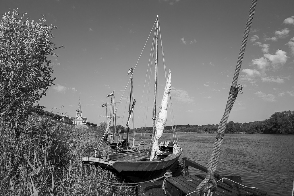 OLD SAILING BOATS OF THE LOIRE