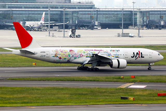 Japan Airlines | Boeing 777-200 | JA8981 | Waku Waku Hawaii Aloha livery | Tokyo Haneda