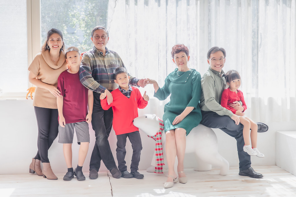 [親子寫真] 陳慰慈全家福拍攝@迪司陽光攝影棚-最專業的團隊完成全家福照，拍出有溫度的照片! #孕婦寫真