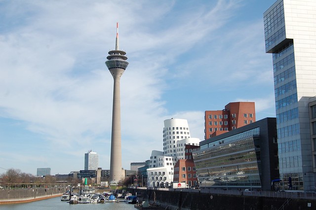 Rheinturm Düsseldorf (Medienhafen) * EXPLORE *
