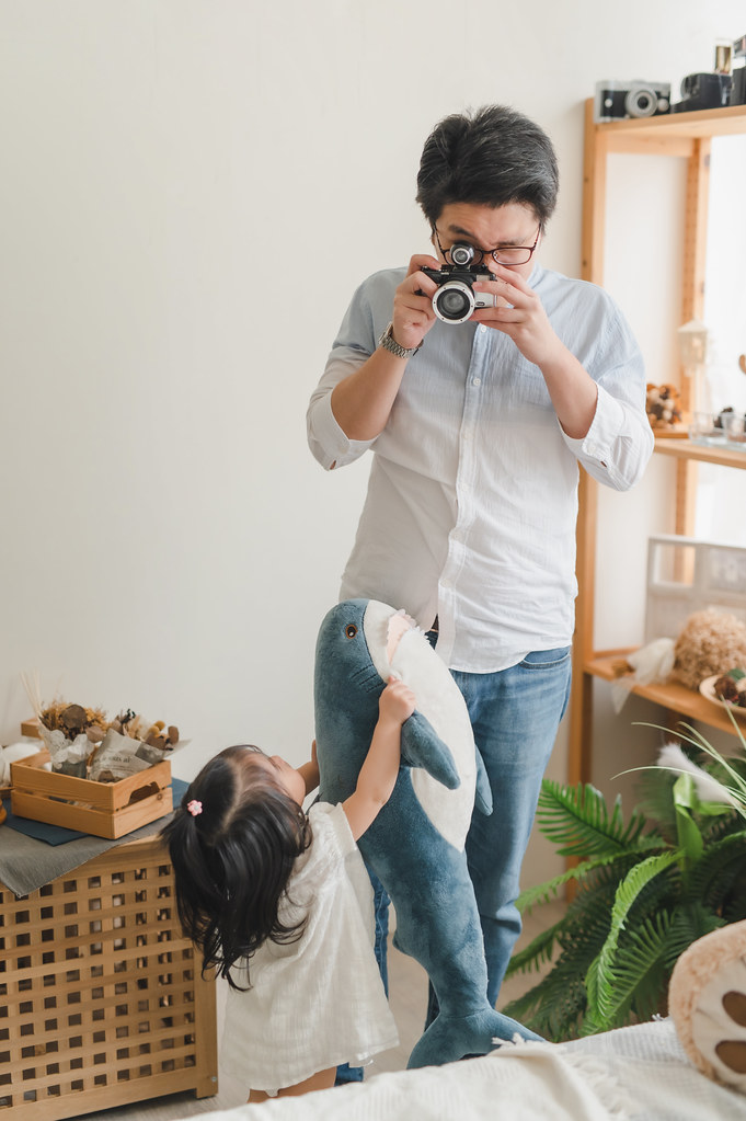 [親子寫真] 周羿希全家福拍攝@迪司陽光攝影棚-最專業的團隊完成全家福照，拍出有溫度的照片! #親子寫真
