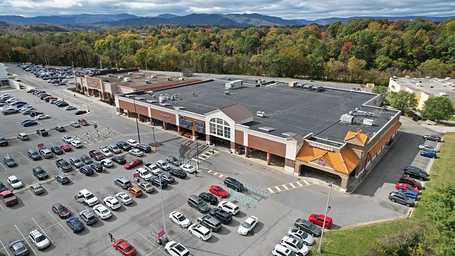 Kroger/Barnes & Noble building at Tanglewood Mall [01]