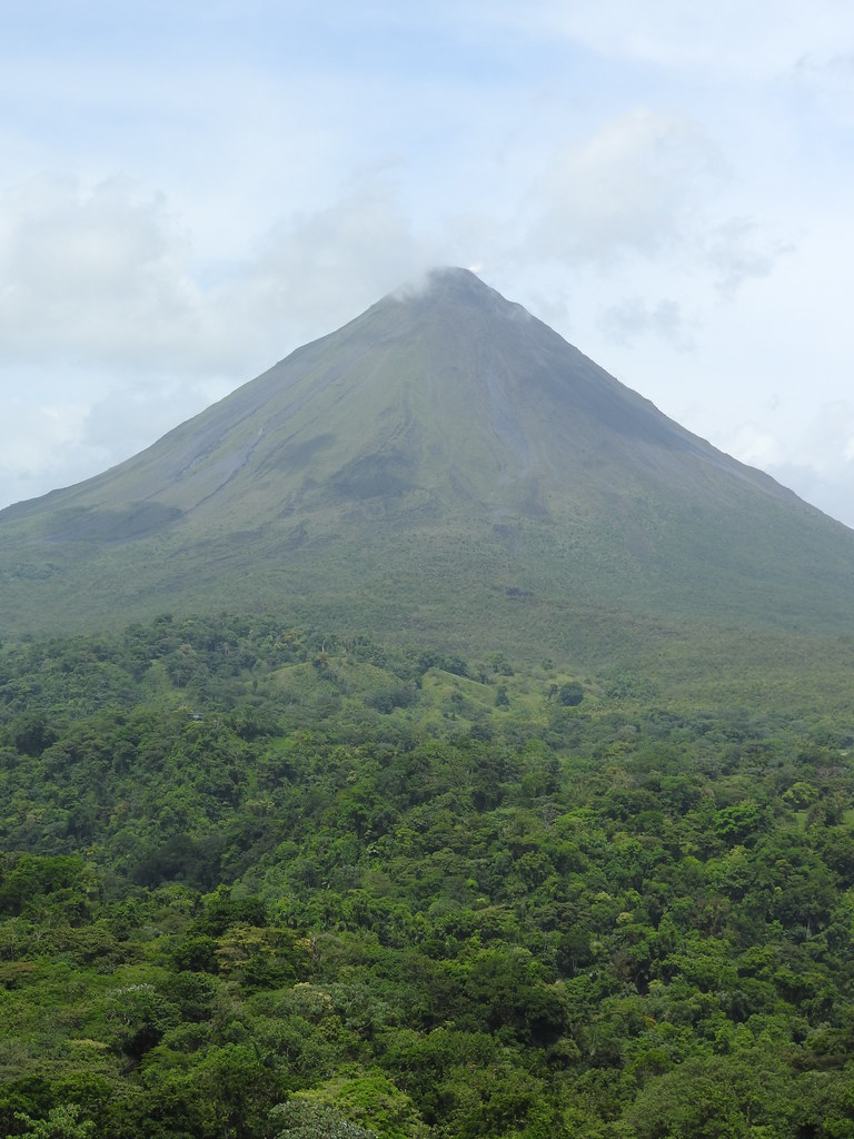 Arenal Volcano near La Fortuna, Costa Rica. Photo by howderfamily.com; (CC BY-NC-SA 2.0)