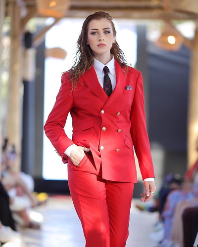 Red suit | women with proper worn neckties | Flickr