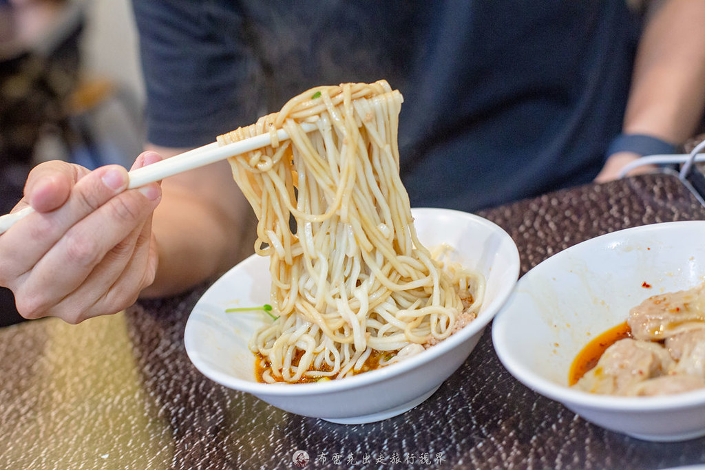 查記外送,查記,皮蛋麵,查記皮蛋麵,查記麵館 評論,查記 菜單,查記菜單,皮蛋抄手麵 信義區,查記捷運,查記牛肉麵,查記2023,川紹麵,皮蛋抄手麵 @布雷克的出走旅行視界