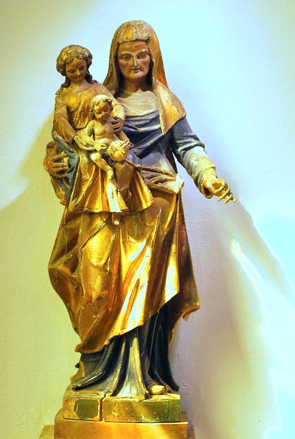 Doëlan (Clohars-Carnoët (29) : groupe sculpté : Sainte Anne, Marie et l'Enfant