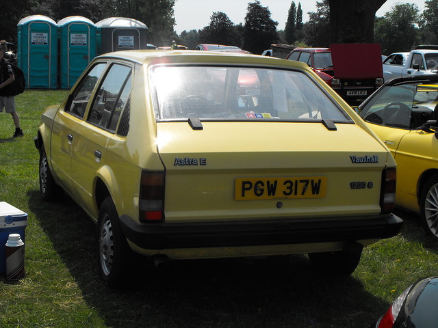 Vauxhall Astra 1200E - PGW 317W (3)