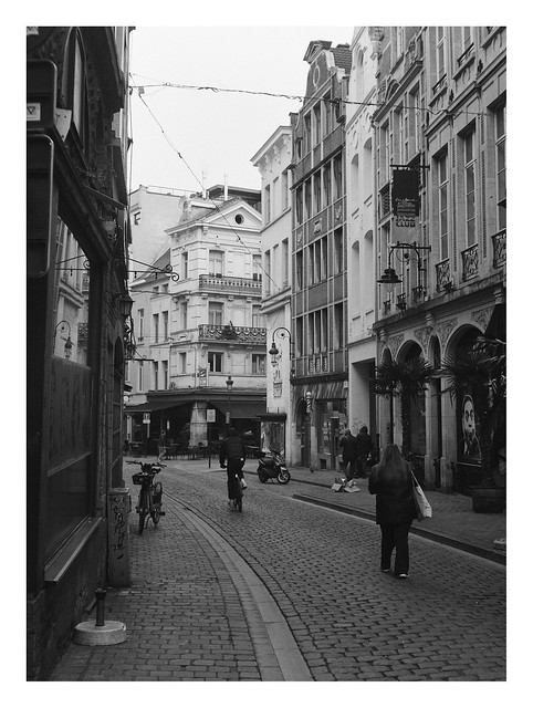 FILM - Brussels street scene