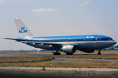 KLM A310-203 PH-AGD LHR 12/08/1995