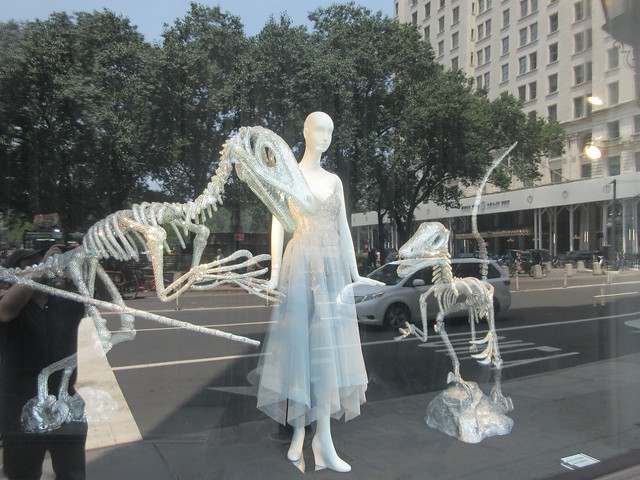 2023 Fashion Dinosaur Gilded Glitter Skeleton in window 5596