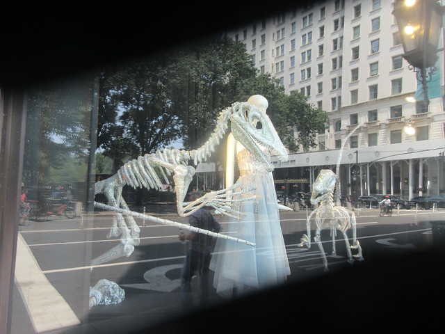 2023 Fashion Dinosaur Gilded Glitter Skeleton in window 5595