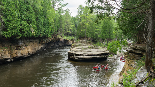 Canots sur la rivière, Parc naturel régional de Portneuf, PQ, Canada - 04015