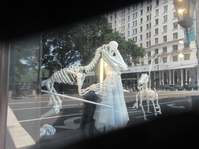 2023 Fashion Dinosaur Gilded Glitter Skeleton in window 5594