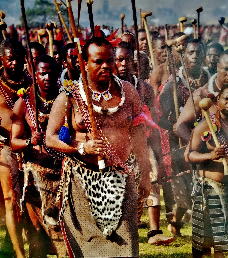 SÜDAFRIKA( South-Africa),  König Mswati III von Eswatini (ehem. Swaziland).  Beim Reed-Dance-Festival. Bild aus der Zeitung, 22221