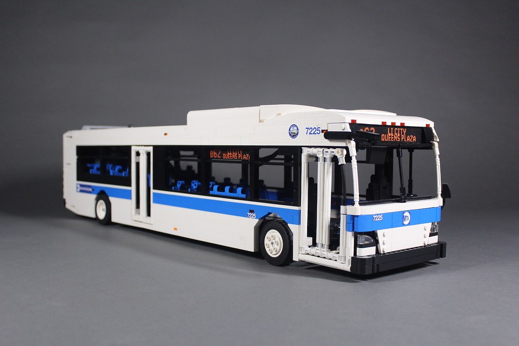 LEGO Motorized 2015 New Flyer XD40 MTA Bus - 1