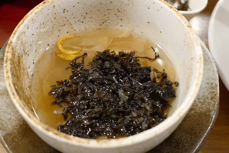 14Leica CL+ELMARIT TL新宿区舟町鯛塩そば灯花鯛塩つけ麺のスープに黒ばら海苔投入