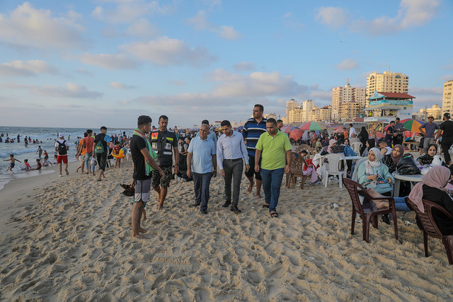 جولة رئيس البلدية لمعايدة المنقذين على شاطئ البحر بمناسبة عيد الأضحى 2023