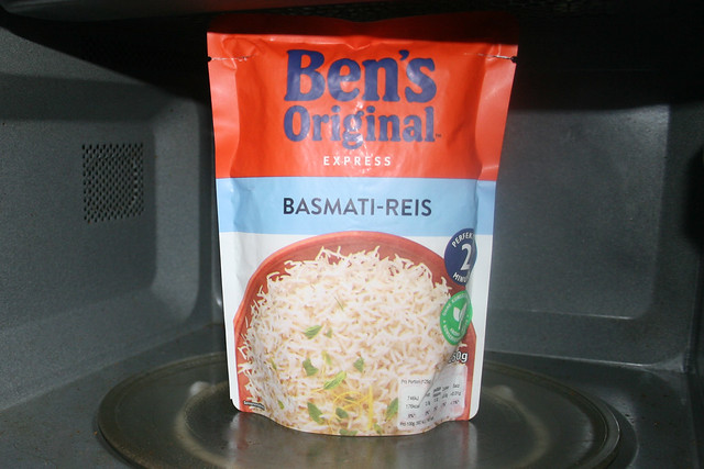 32 - Heat rice in microwave / Reis in Mikrowelle erhitzen