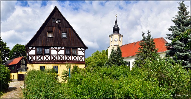 Dorfkirche St. Martin und Pfarrhaus Oberlichtenau